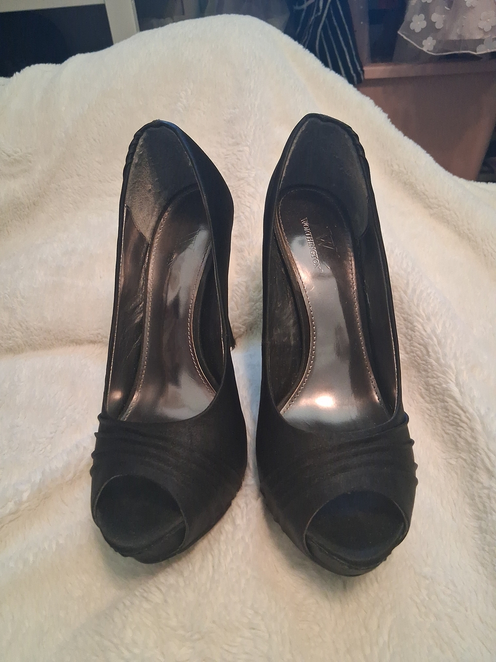 Worthington Black Peep-Toe Heels with Subtle Ruching Size 6.5